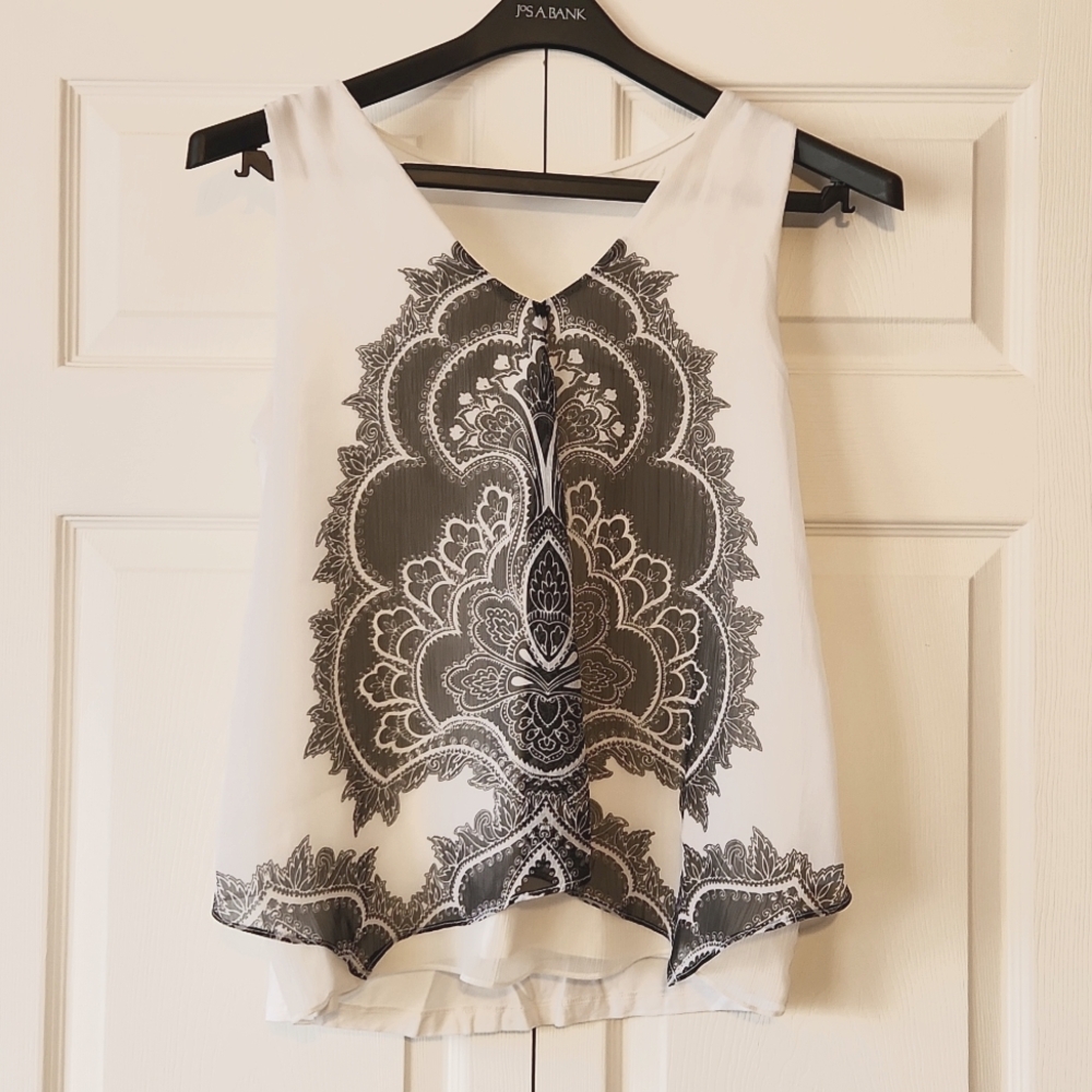 New York & Company Sleeveless Scarf Black & White Patterned Blouse - Medium